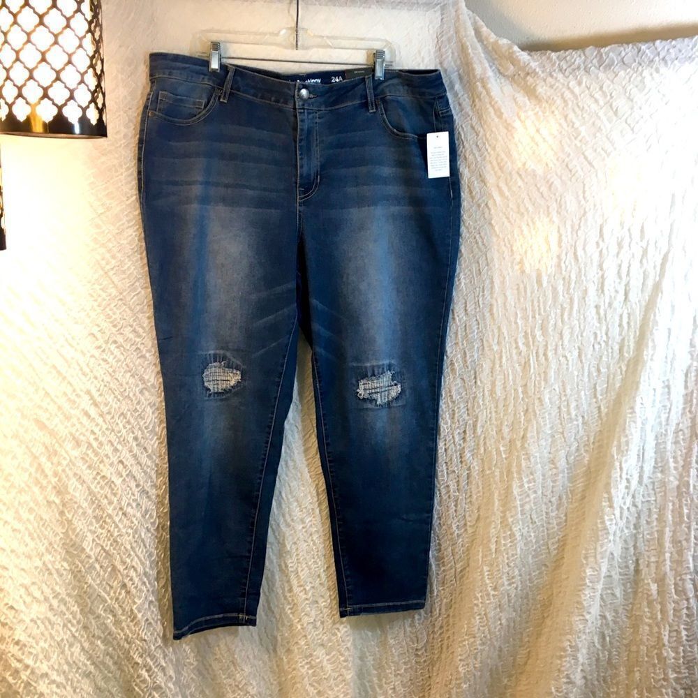 Avenue "Skinny" Blue Distressed Size Jeans Size 24A